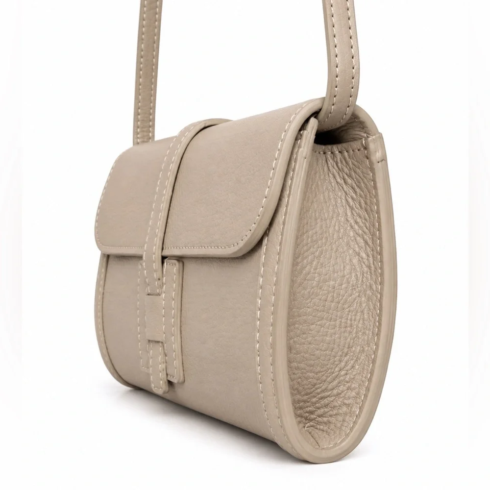 THE CELESTE Champagne Sand